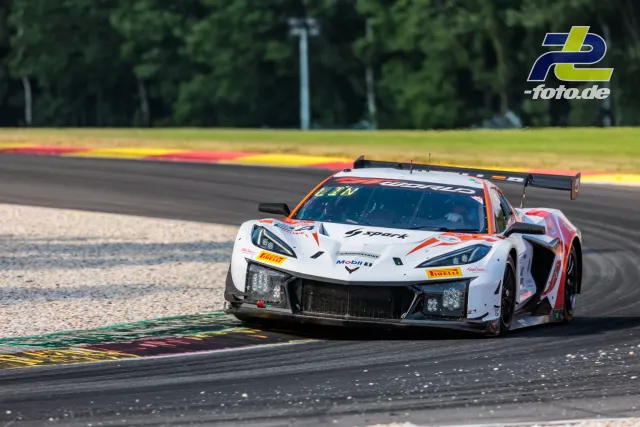 Corvette Z06 GT3 R #24 von Steller Motorsport bei den 24 Stunden von Spa-Francorchamps auf der Strecke.