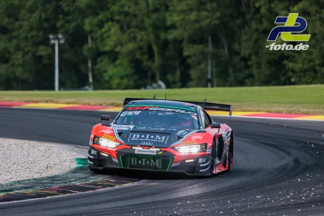 Audi R8 LMS GT3 EVO II Nr. 84 von Eastalent Racing auf der Strecke beim 24-Stunden-Rennen von Spa-Francorchamps.