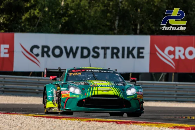 Aston Martin Vantage AMR GT3 EVO #11 von Comtoyou Racing auf der Strecke beim 24-Stunden-Rennen von Spa-Francorchamps.