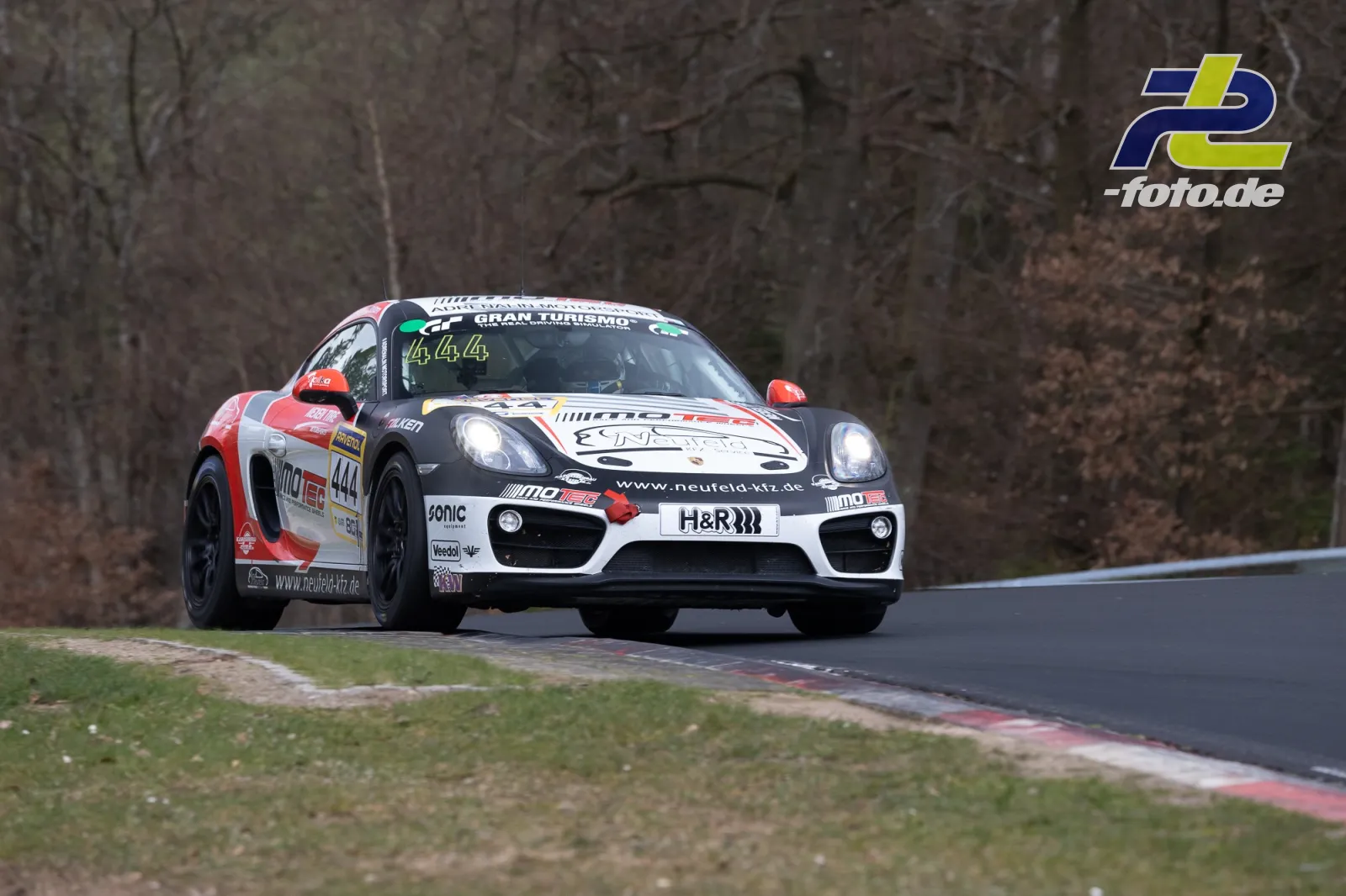 Porsche Cayman in Kurve auf der Nürburgring-Nordschleife beim 58. ADAC Barbarossapreis
