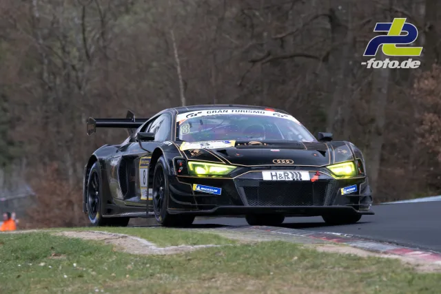 Schwarzer Audi R8 LMS GT3 mit gelben LED-Scheinwerfern und H&R-Schriftzug in Kurvenausfahrt auf der Nordschleife