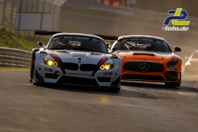 Zweikampf zwischen BMW und Mercedes-AMG GT3 im Zeittraining, Nürburgring NLS.