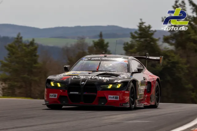 BMW M4 GT3 mit Yokohama-Lackierung auf dem Nürburgring bei der 57. Adenauer ADAC Rundstrecken-Trophy
