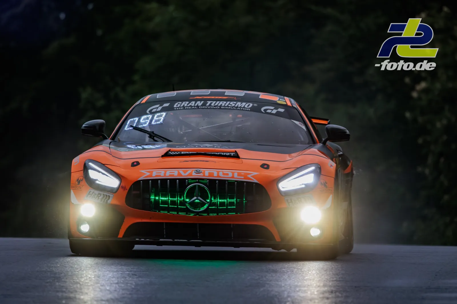 Mercedes-AMG GT4 #176 von PROsport racing in orange-schwarzer Lackierung während des Qualifyings zum 24h-Rennen Nürburgring 2026.