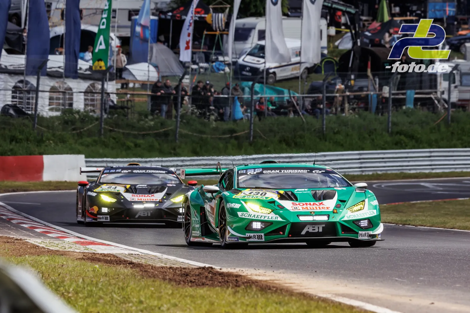 Lamborghini Huracan GT3 EVO2 des Red Bull Team ABT im Zweikampf beim Qualifying zum ADAC RAVENOL 24h Nürburgring 2026