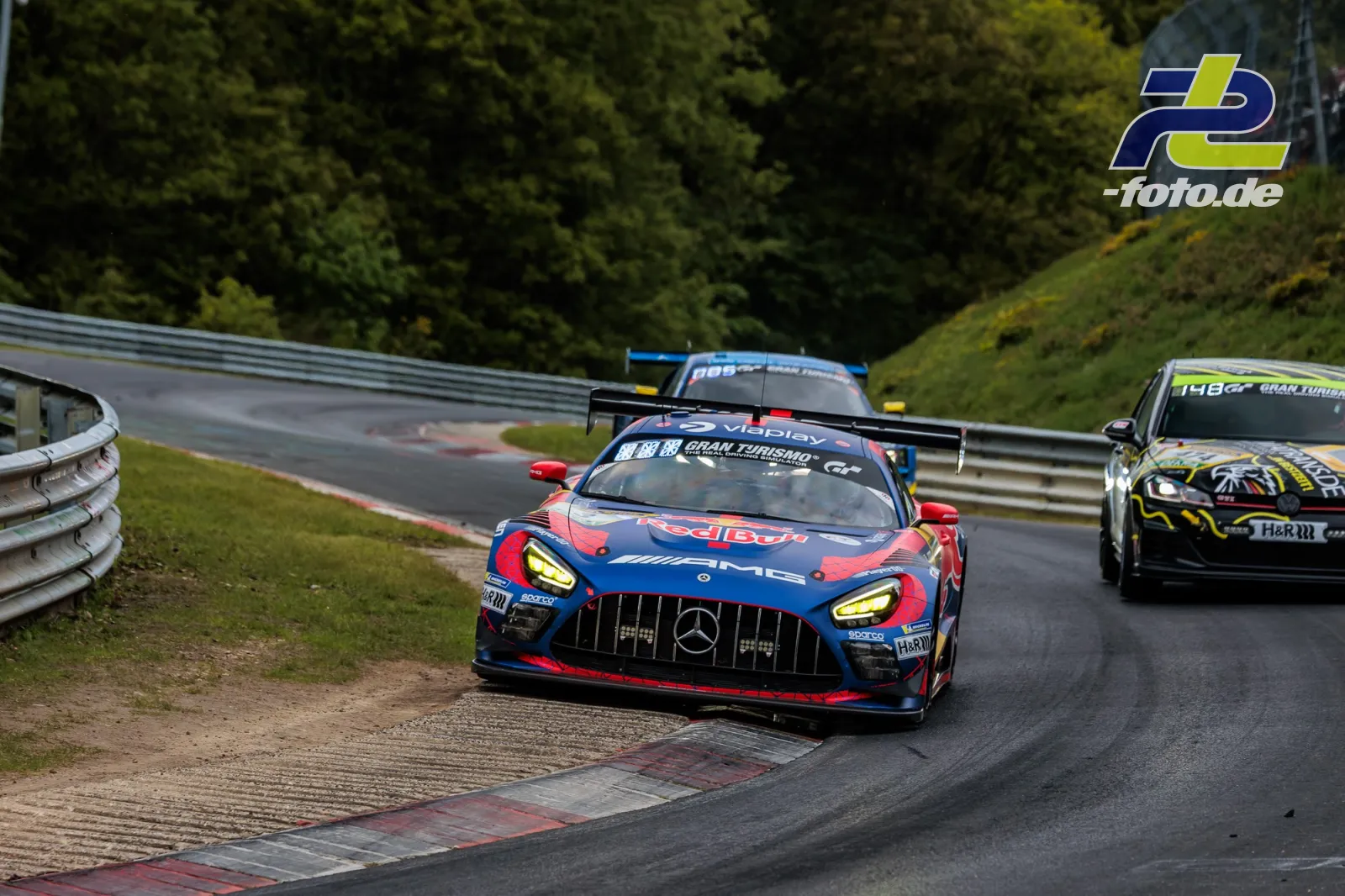 Mercedes-AMG GT3 #3 von Winward Racing in einer Kurve der Nürburgring-Nordschleife beim 24h-Rennen 2026.