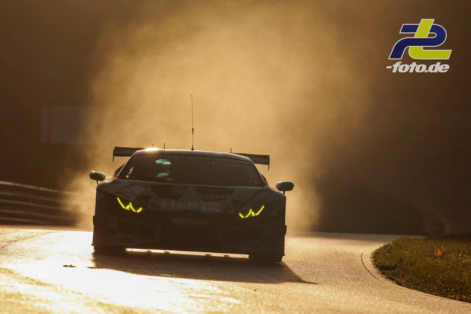 Lamborghini Huracan GT3 EVO I #7 von Konrad Motorsport im Gegenlicht während des Qualifyings beim NLS-Lauf am Nürburgring.