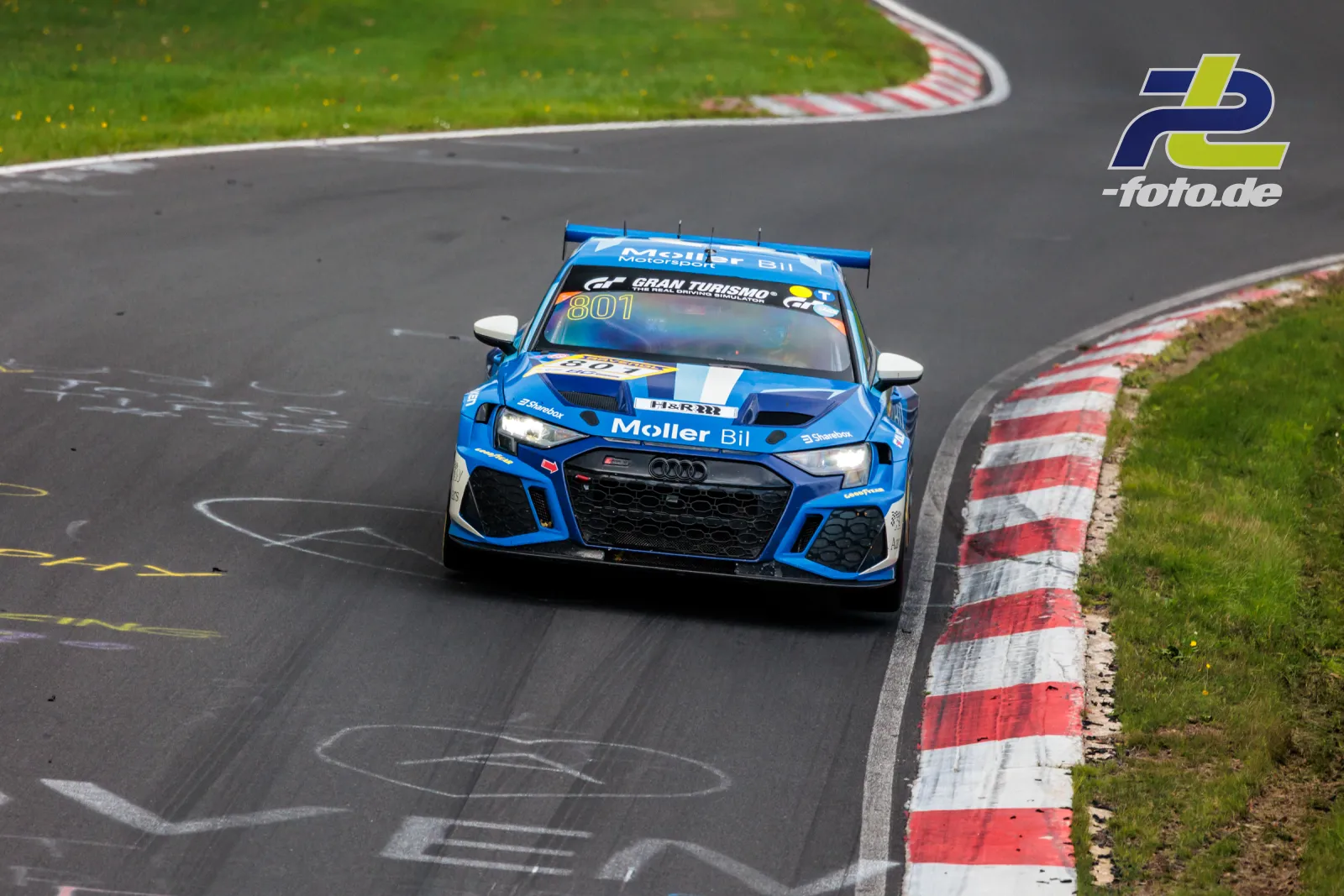 Audi RS3 LMS TCR #801 von Møller Bil Motorsport in Kurve auf dem Nürburgring während NLS Lauf 10